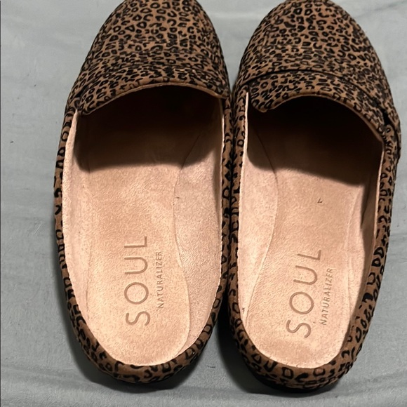 Women's Leopard Print Loafers - Picture 2 of 4